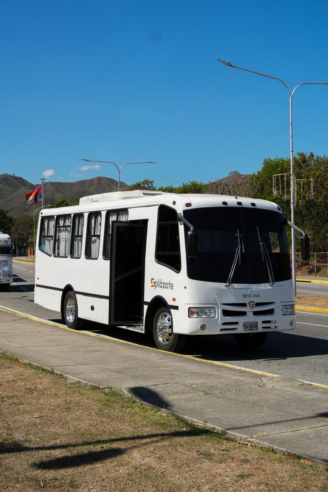 Bus B